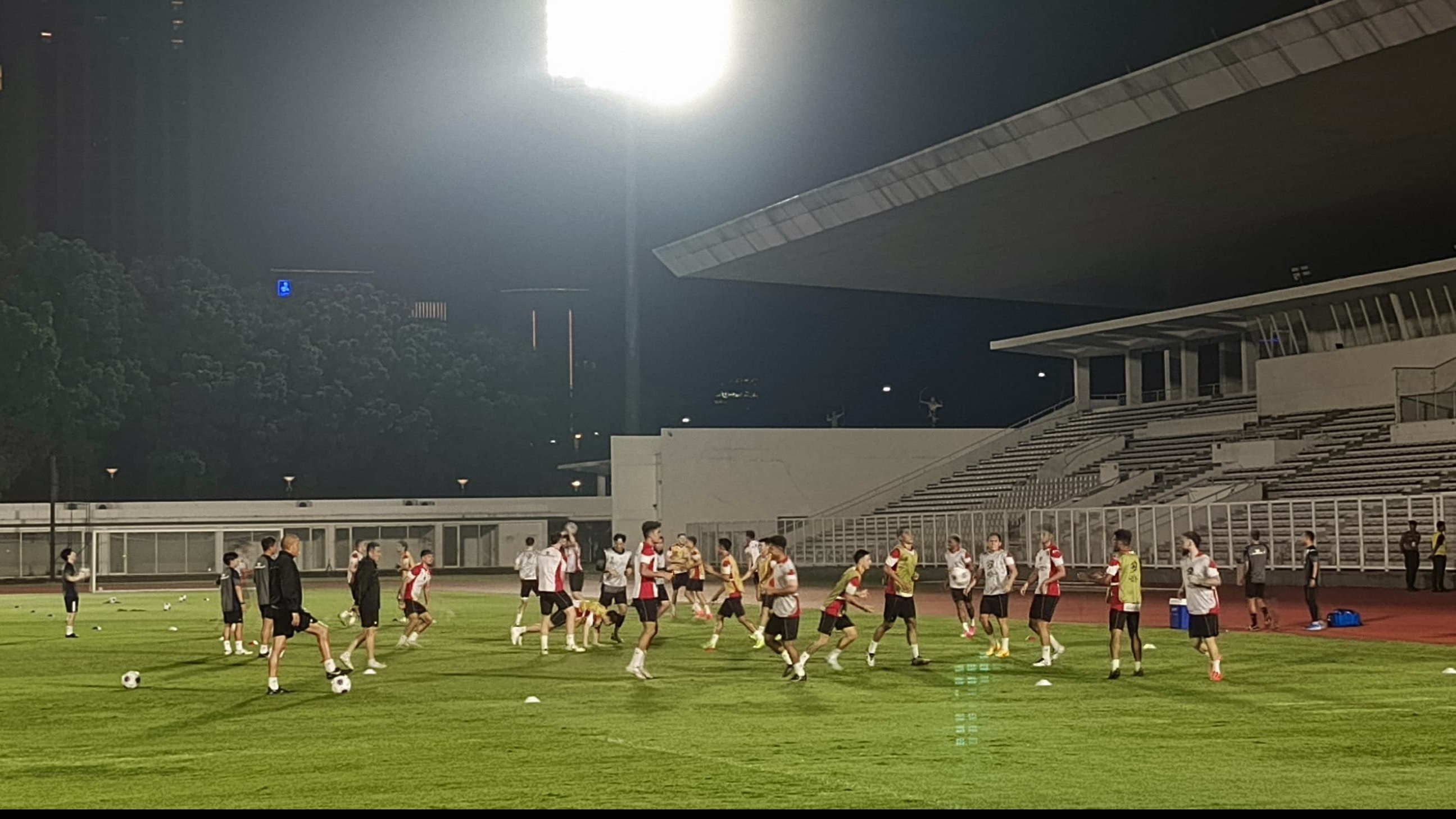 Latihan Timnas Indonesia di Stadion Madya, Jakarta, Minggu (17/11/2024)