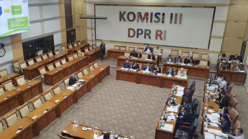 Komisi III DPR RI menggelar uji kelayakan dan kepatutan Capim dan Calon Dewas KPK di Kompleks Parlemen, Jakarta, Senin (18/11/2024).