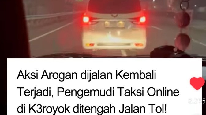 Seorang pengemudi taksi daring (online) dikeroyok oleh sejumlah orang tak dikenal (OTK) di tengah Jalan Tol Dalam Kota Jakarta - Tangerang arah Cawang, tepatnya di Kebon Jeruk, Jakarta Barat.