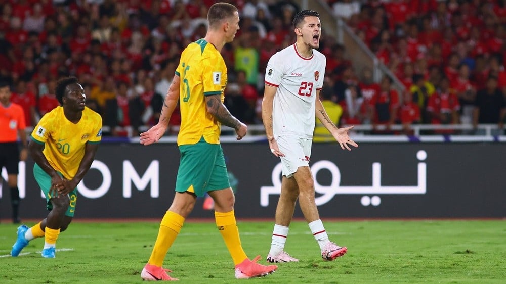 Pemain Timnas Indonesia Justin Hubner terhindar dari kartu merah saat hadapi Arab Saudi