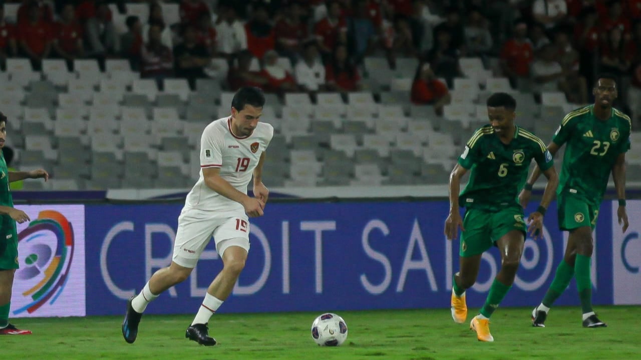 Tampak banyak kursi kosong pada laga Timnas Indonesia vs Arab Saudi yang digelar di SUGBK, Jakarta, Selasa (19/11/2024).