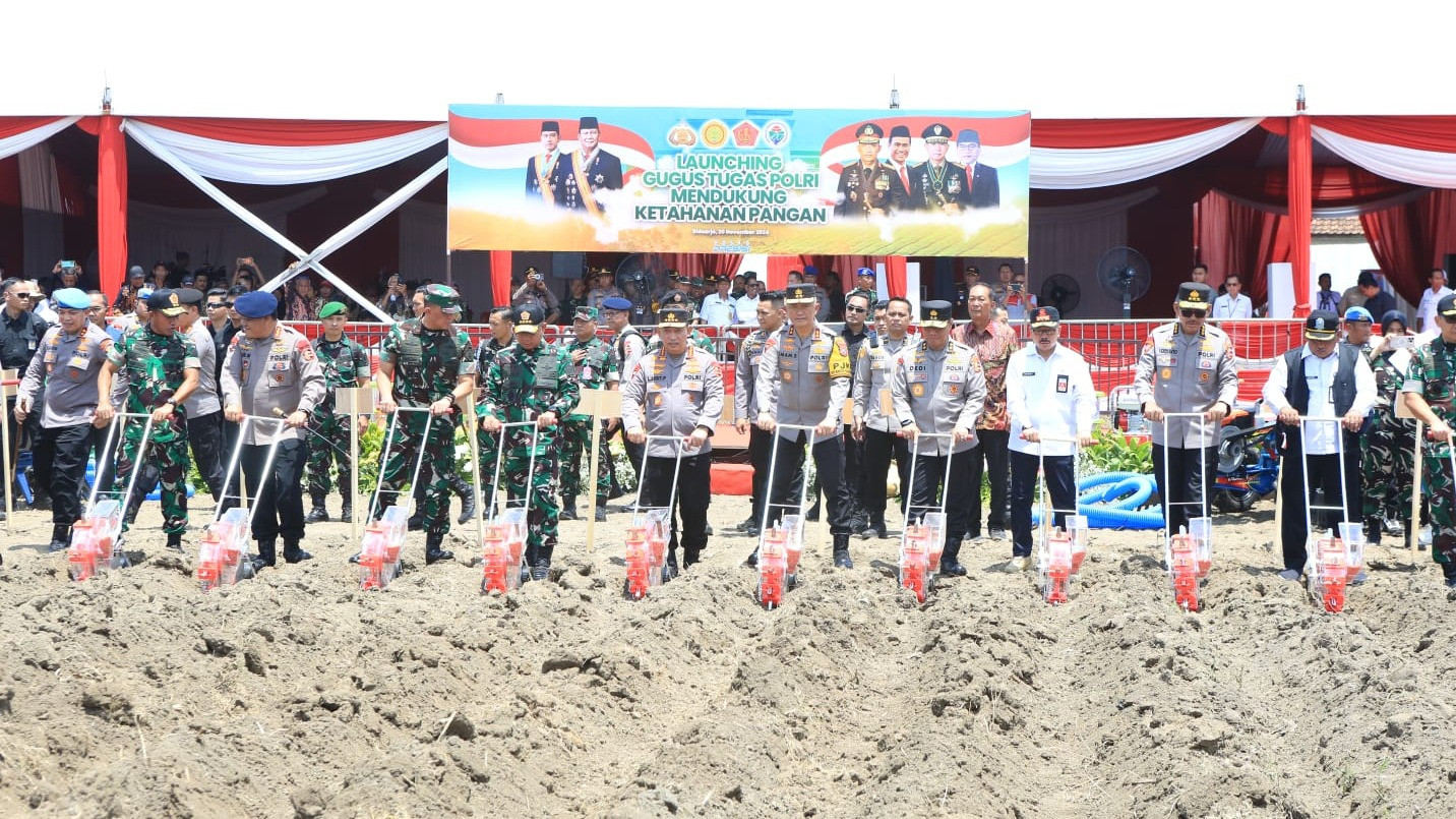 Kapolri Jenderal Pol. Listyo Sigit Prabowo bersama Panglima TNI Jenderal Agus Subiyanto menghadiri peluncuran atau launching Gugus Tugas Polri dalam mendukung ketahanan pangan.