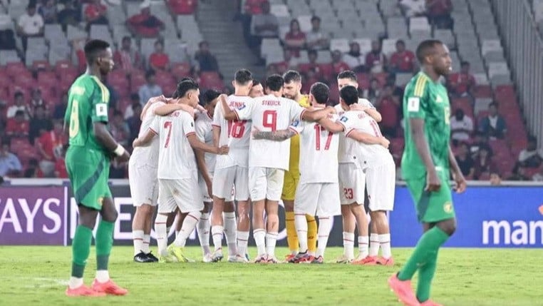 Timnas Indonesia saat melawan Arab Saudi di Stadion Utama Gelora Bung Karno (SUGBK), Jakarta pada Selasa (19/11).