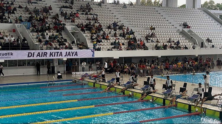 Pembukaan Kejuaraan Nasional Renang Antar Klub atau 6th Indonesia Open Aquatic Championship (IOAC) 2024 di Stadion Akuatik Gelora Bung Karno, Jakarta Pusat.