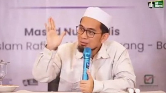 Mulai Sekarang Tolong Baca Surat ini Ketika Shalat Tahajud, Rezeki Seketika Mengalir ke Dompet Kering, Ustaz Adi Hidayat Bilang…