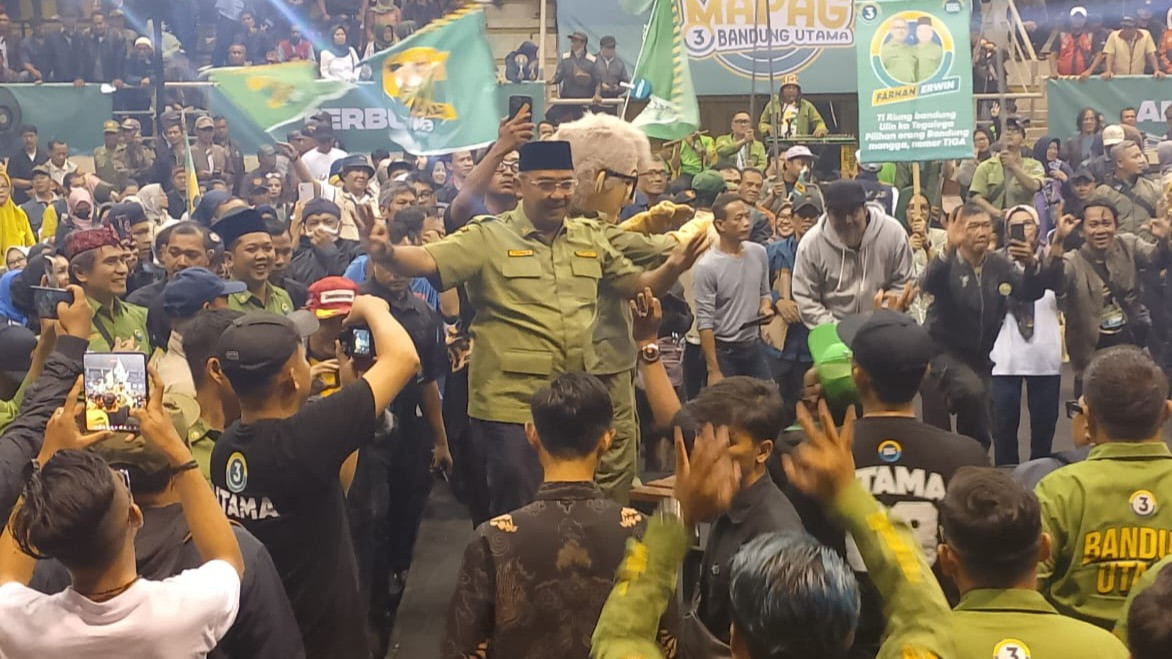 Calon Wali Kota Bandung Muhammad Farhan dan wakilnya Erwin