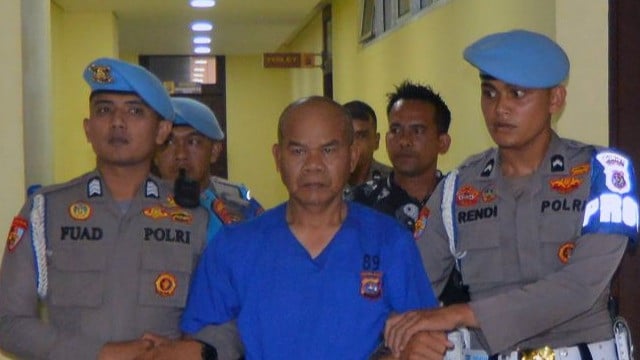 Tersangka kasus polisi tembak polisi, AKP Dadang Iskandar saat konferensi pers di Mapolda Sumatera Barat, Sabtu (23/11).