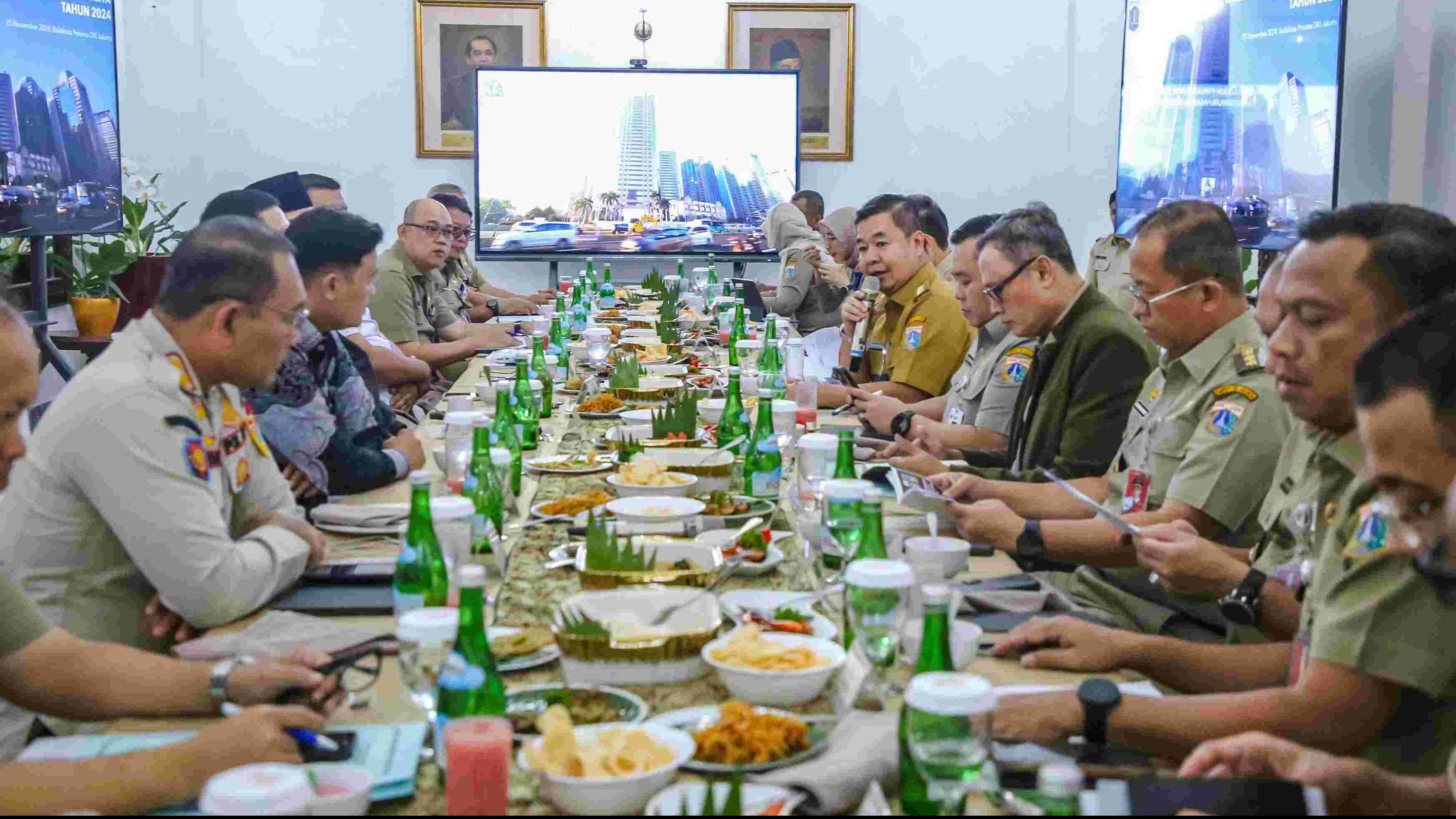 Pemprov DKI Jakarta melaksanakan rapat koordinasi lintas sektoral bersama Komisi Pemilihan Umum (KPU), Badan Pengawas Pemilu (Bawaslu), serta Kantor Wilayah (Kanwil) Kementerian Hukum dan HAM (Kemenkumham) DKI Jakarta.