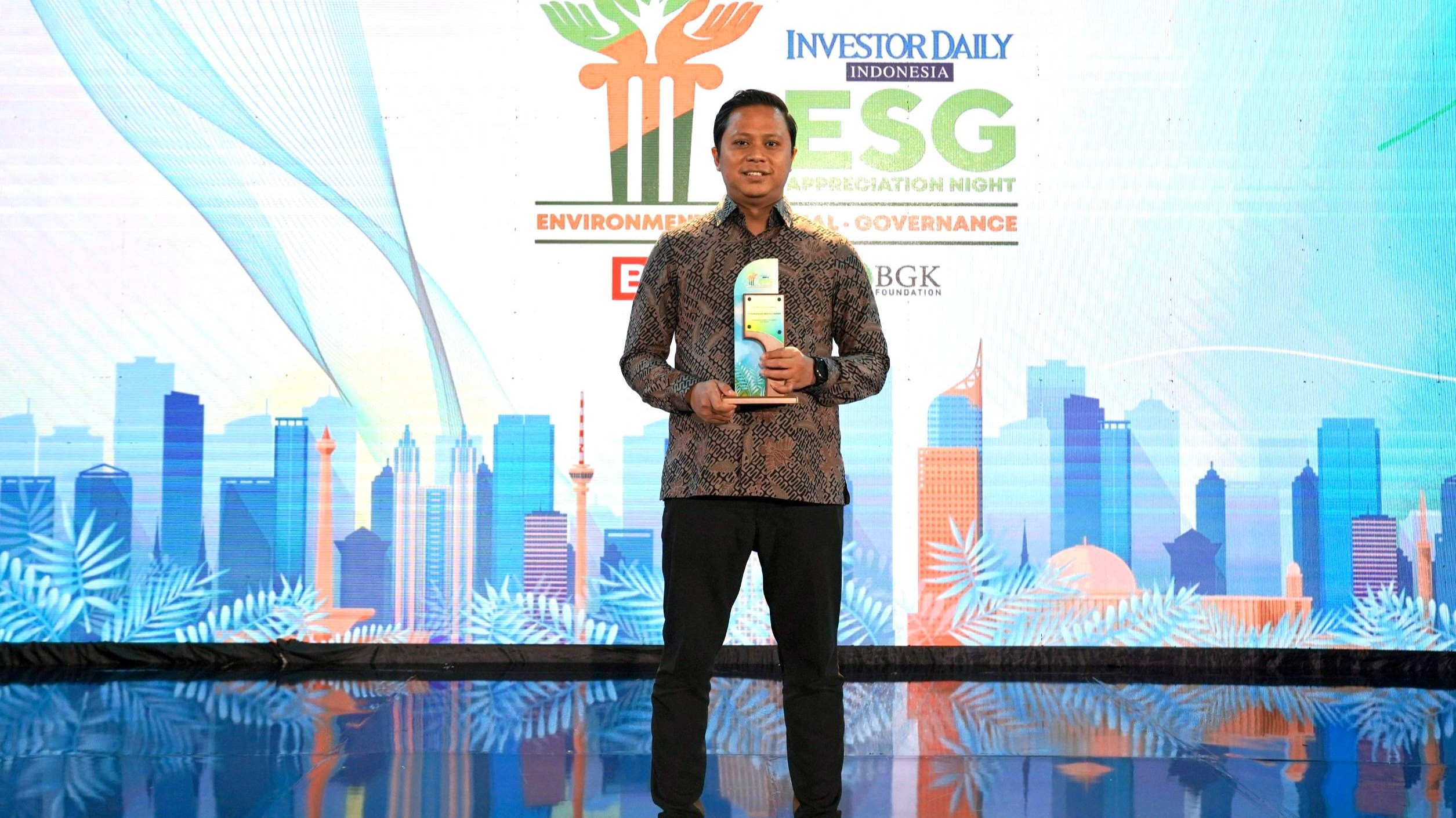 PT Permodalan Nasional Madani (PNM) meraih penghargaan “Appreciated Diversity Inclusivity ESG Report” dalam ajang Investor Daily ESG Appreciation Night.