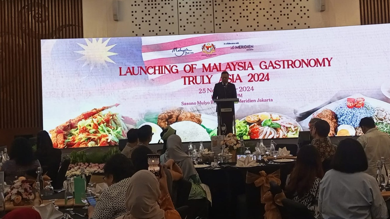 Duta Besar Malaysia untuk Indonesia, Dato’ Syed Mohamad Hasrin Tengku Hussin saat membuka acara Malaysia Gastronomy Truly Asia 2024.