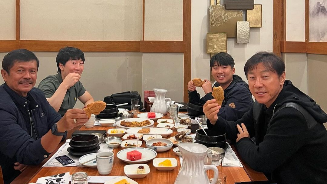 Indra Sjafri Kumpul Bersama Shin Tae-yong Cs, Bahas Timnas Indonesia Sambil Makan Masakan Korea Selatan