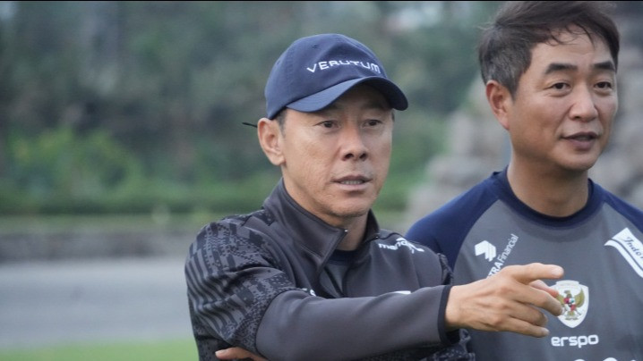 Pelatih Timnas Indonesia, Shin Tae-yong Memimpin Latihan Jelang Piala AFF 2024