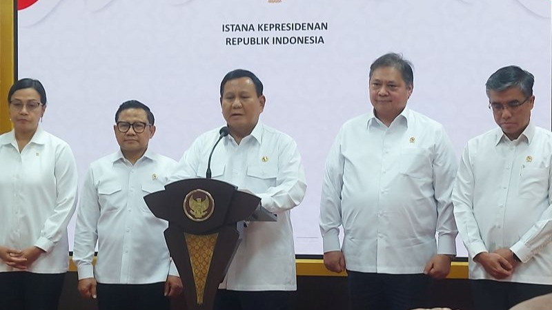 Presiden Prabowo Subianto saat mengumumkan kenaikan upah minimum 2025 sebesar 6,5 persen di Kantor Presiden, Kompleks Istana Kepresidenan, Jakarta, Jumat (29/11/2024).