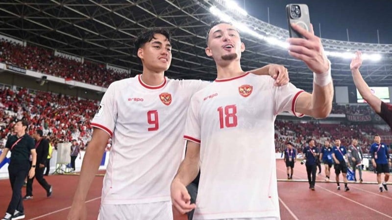 Ivar Jenner (kanan) terancam dicoret dari skuad Timnas Indonesia di Piala AFF 2024