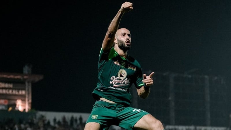 Mohammed Rashid rayakan golnya untuk Persebaya Surabaya di laga kontra Madura United