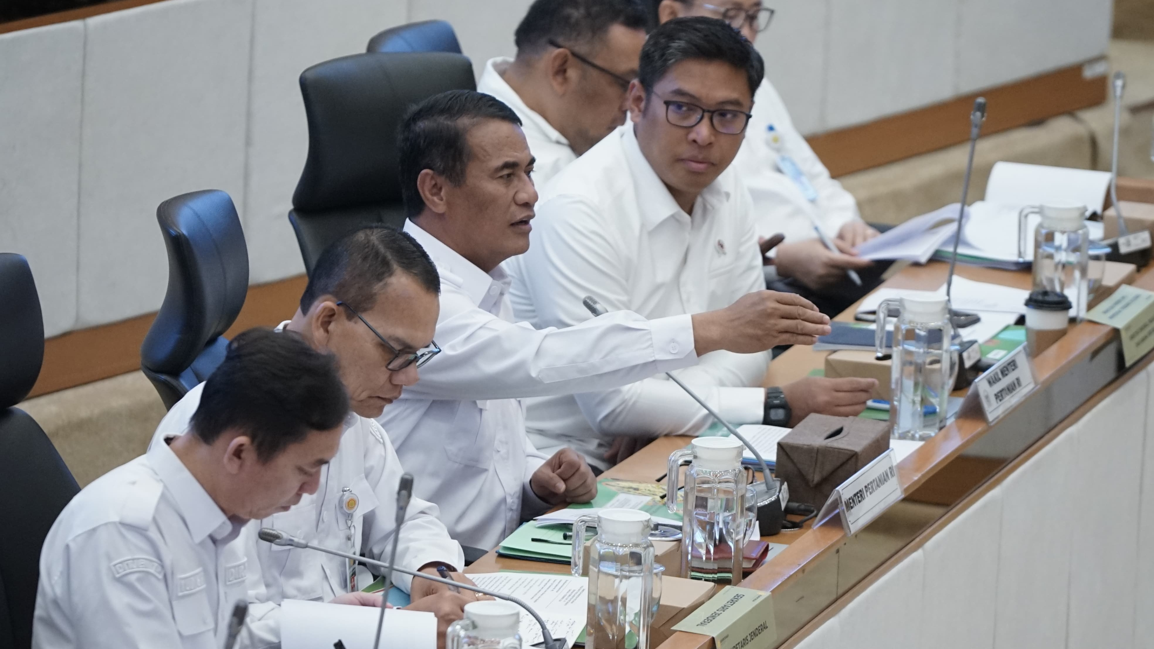 Gebrakan Menteri Pertanian (Mentan) Andi Amran Sulaiman dalam menjalankan visi Presiden mendapat pujian dari banyak Anggota Komisi IV DPR RI.