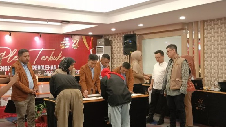 Proses rekapitulasi dan penetapan hasil penghitungan suara Pilkada Jakarta di tingkat Jakarta Pusat di hotel kawasan Gambir, Jakarta Pusat, Kamis (5/12/2024)