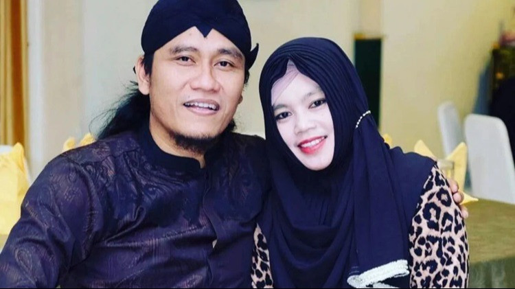 Miftah Maulana Habiburrahman atau Gus Miftah bersama sang istri Ning Astuti