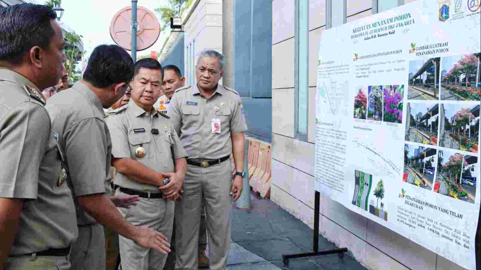 Pemerintah Provinsi DKI Jakarta melalui Dinas Pertamanan dan Hutan Kota (Distamhut) terus berupaya mengurangi risiko kejadian pohon tumbang selama musim hujan demi keamanan dan kenyamanan masyarakat.