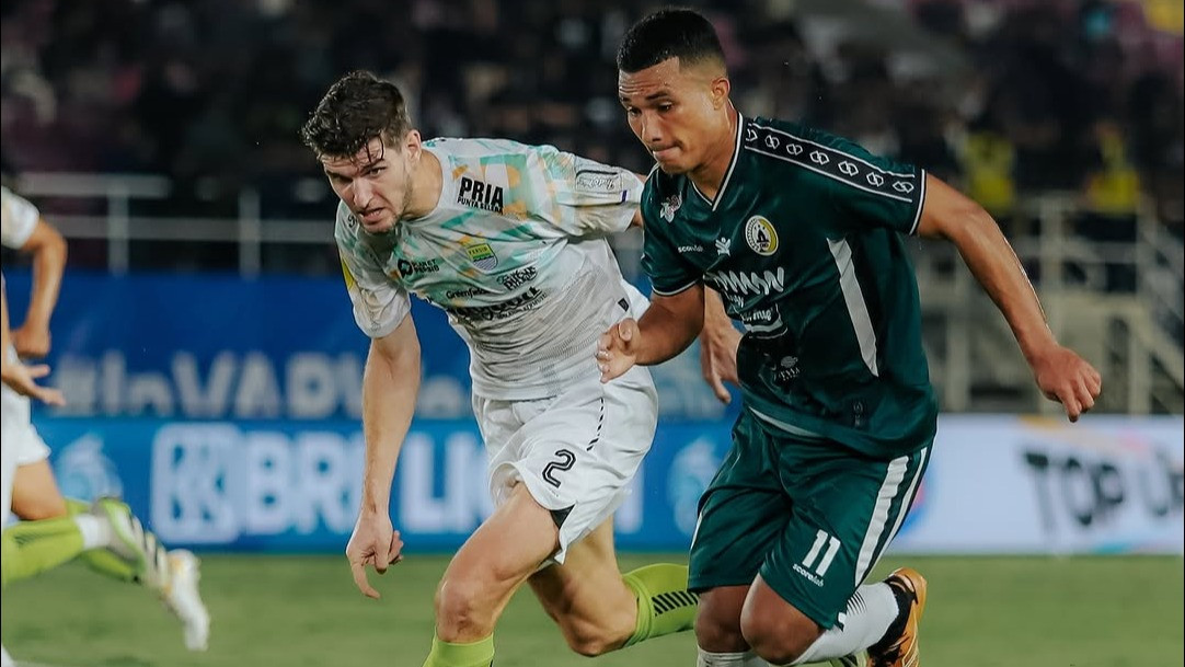 Persib Bandung dan PSS Sleman ketika sedang bertanding