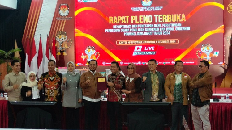 Rapat pleno rekapitulasi suara Pilgub Jabar, Senin (9/12/2024).