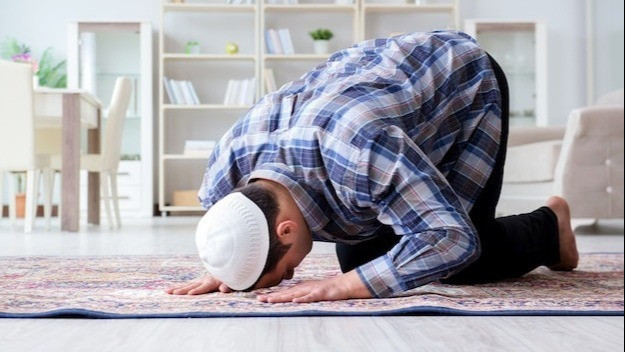 Ilustrasi sujud dalam shalat