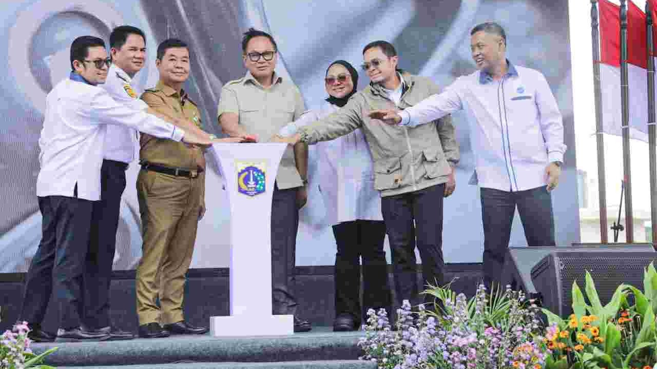 Pj. Gubernur Teguh Luncurkan 200 Bus Listrik Baru Transjakarta, Dukung Transformasi Kota Global dan Berkelanjutan
            - galeri foto