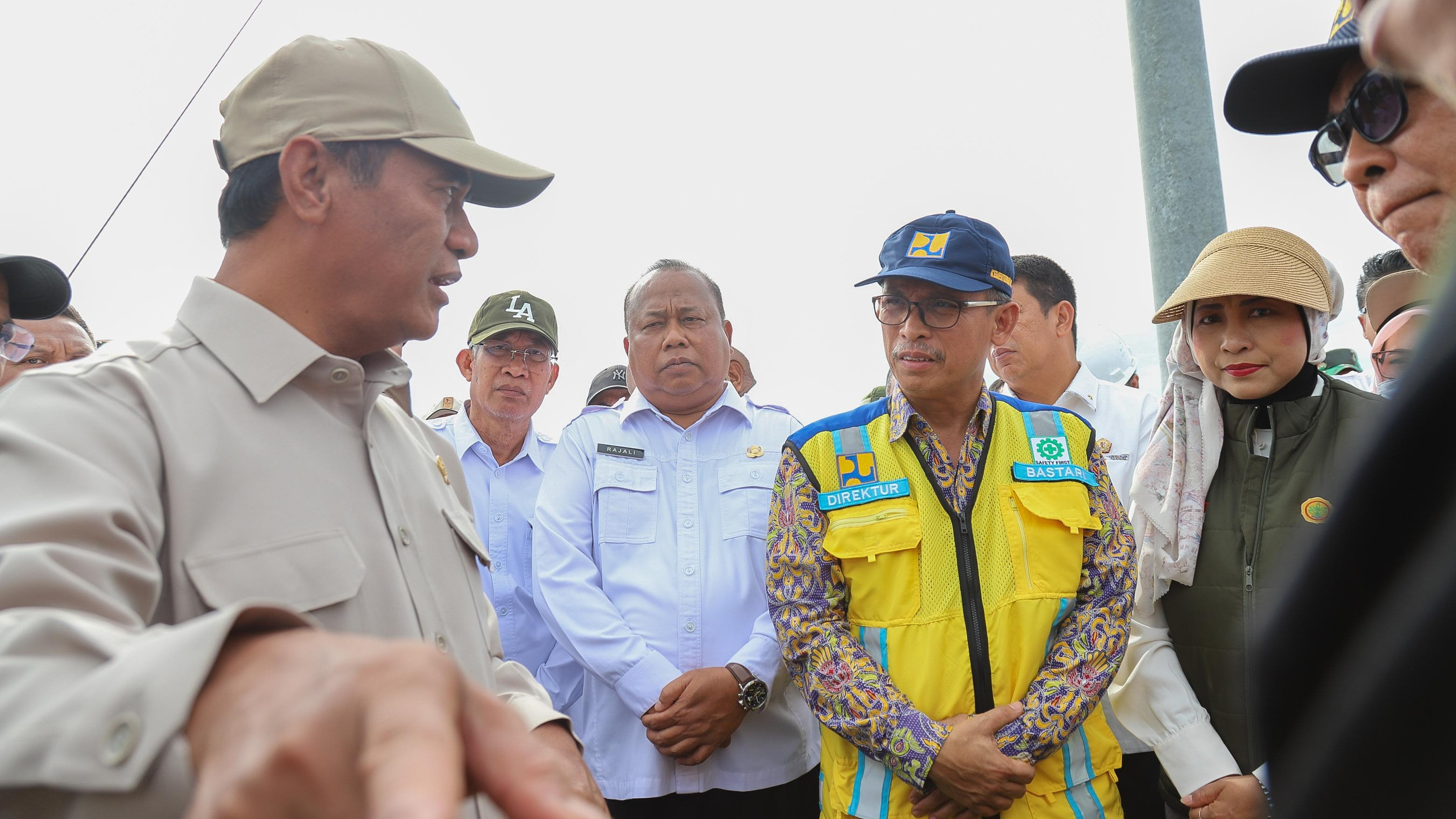 Mentan Andi Amran Sulaiman menegaskan bahwa pemerintah terus menjalankan program swasembada pangan melalui intensifikasi dan ekstensifikasi.