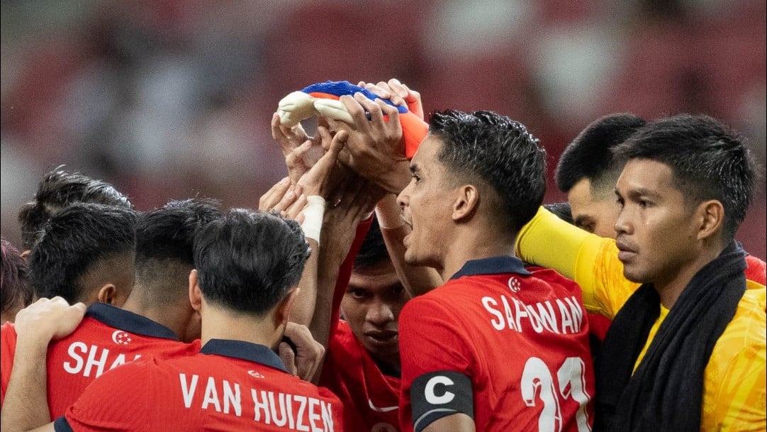 Piala AFF 2024: Suporter Thailand Curigai Aksi Kiper Kamboja Bikin Blunder Dua Kali Lawan Singapura
            - galeri foto