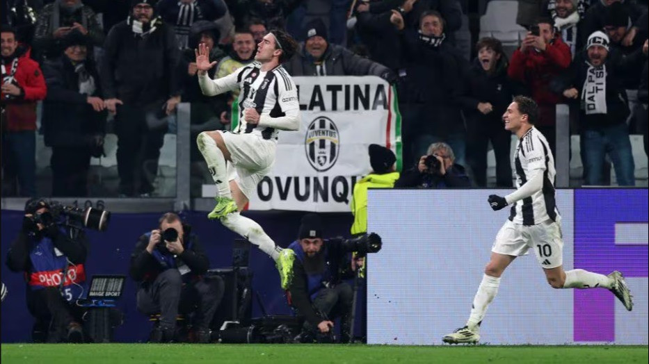 Dusan Vlahovic rayakan gol Juventus ke gawang Manchester City