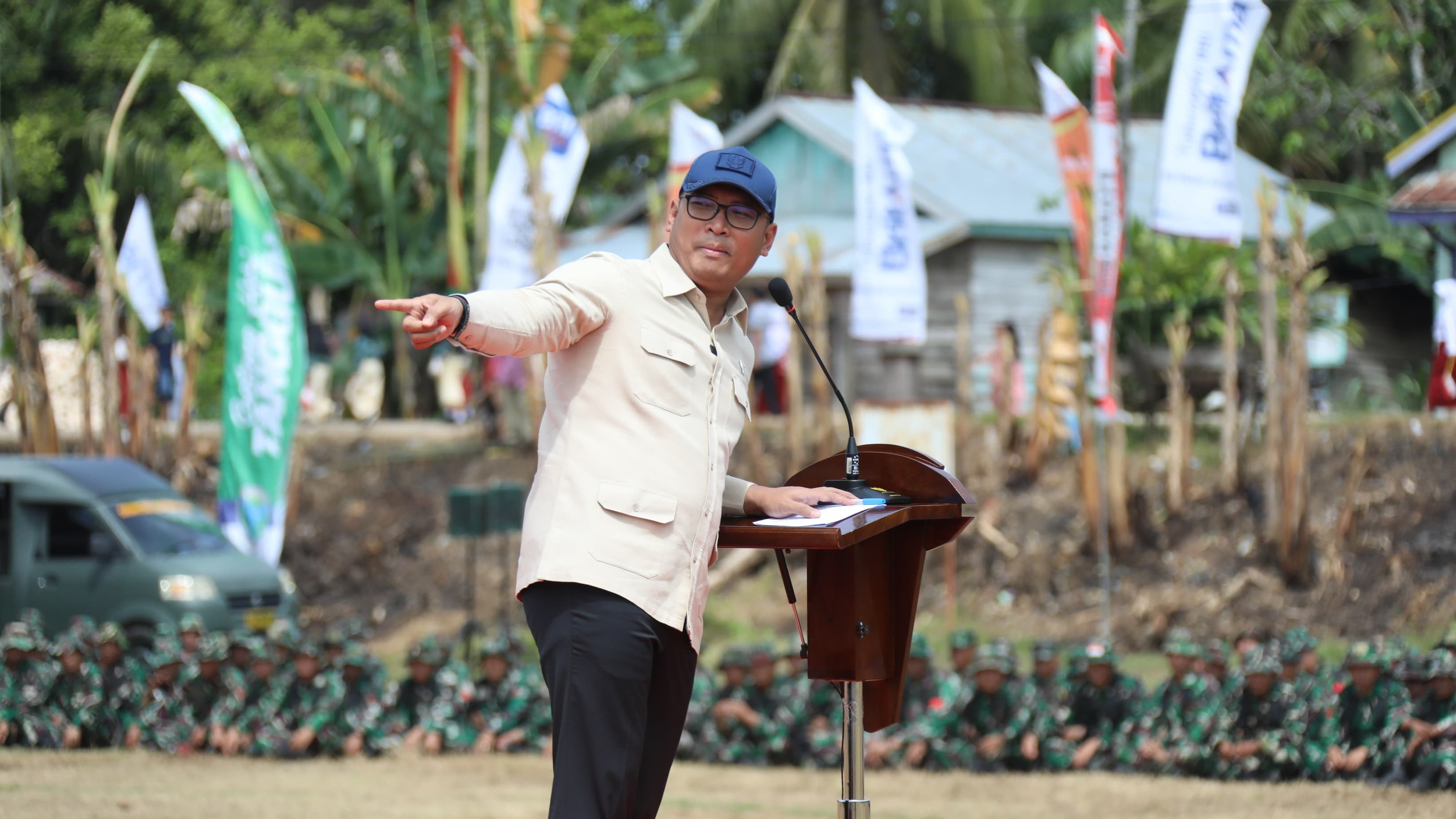 Wamentan Sudaryono dalam Apel Siaga Brigade Pangan di Lapangan Olak Besar, Kabupaten Batang Hari, Jambi.