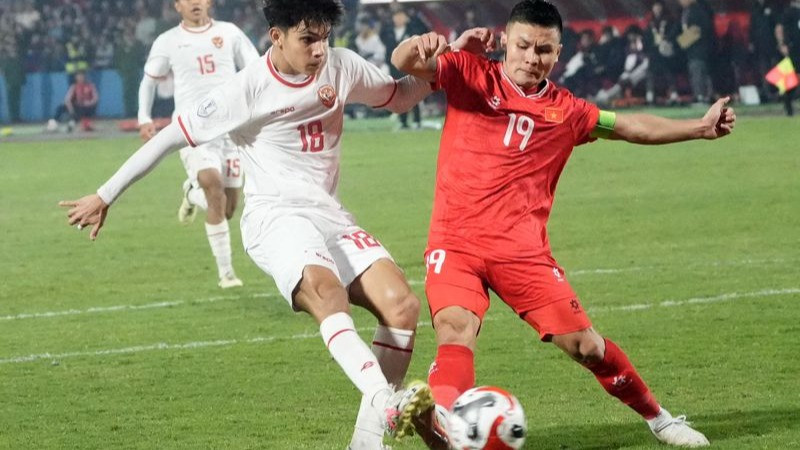 Nguyen Quang Hai (kanan) jadi pahlawan kemenangan Vietnam atas Timnas Indonesia di Piala AFF 2024