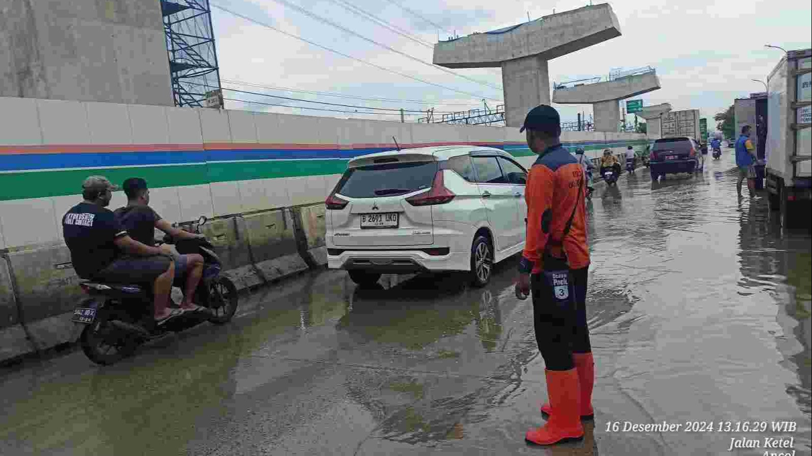 Pemprov DKI Jakarta melalui BPBD Provinsi DKI Jakarta terus berupaya menangani permasalahan banjir rob di kawasan pesisir utara, terutama di Kota Tua, Muara Angke, Pluit, Ancol, dan sekitarnya.