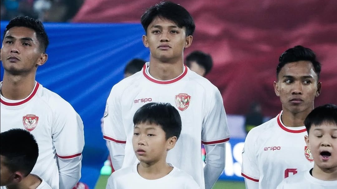 Achmad Maulana Syarif (tengah) tampil apik di laga Timnas Indonesia vs Vietnam