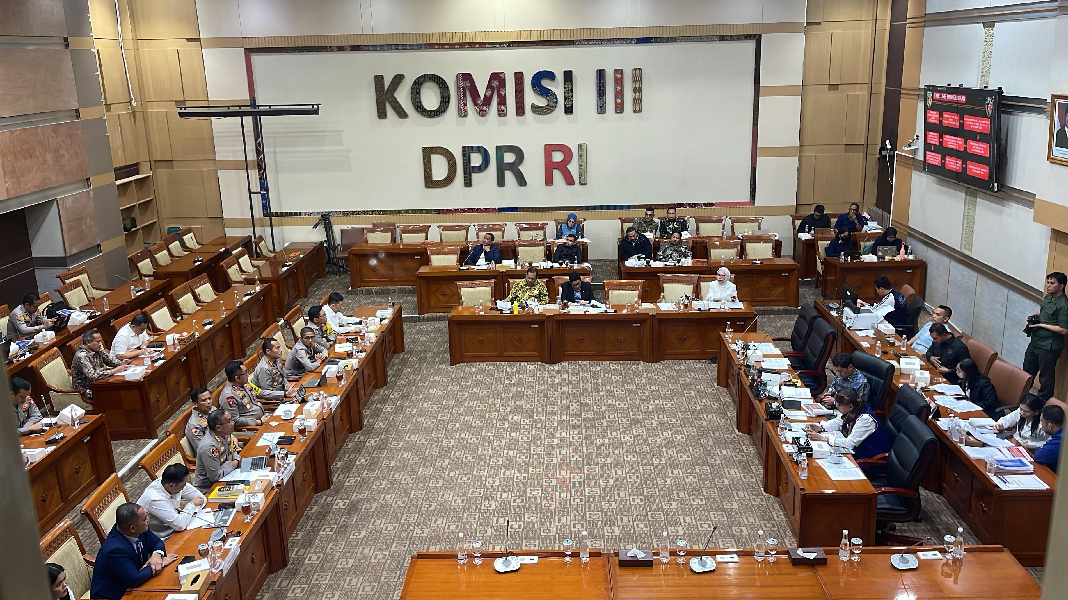 Rapat Komisi III DPR soal kasus penganiayaan oleh anak bos toko roti di Cakung digelar di Gedung DPR, Jakarta Timur, Selasa (17/12).