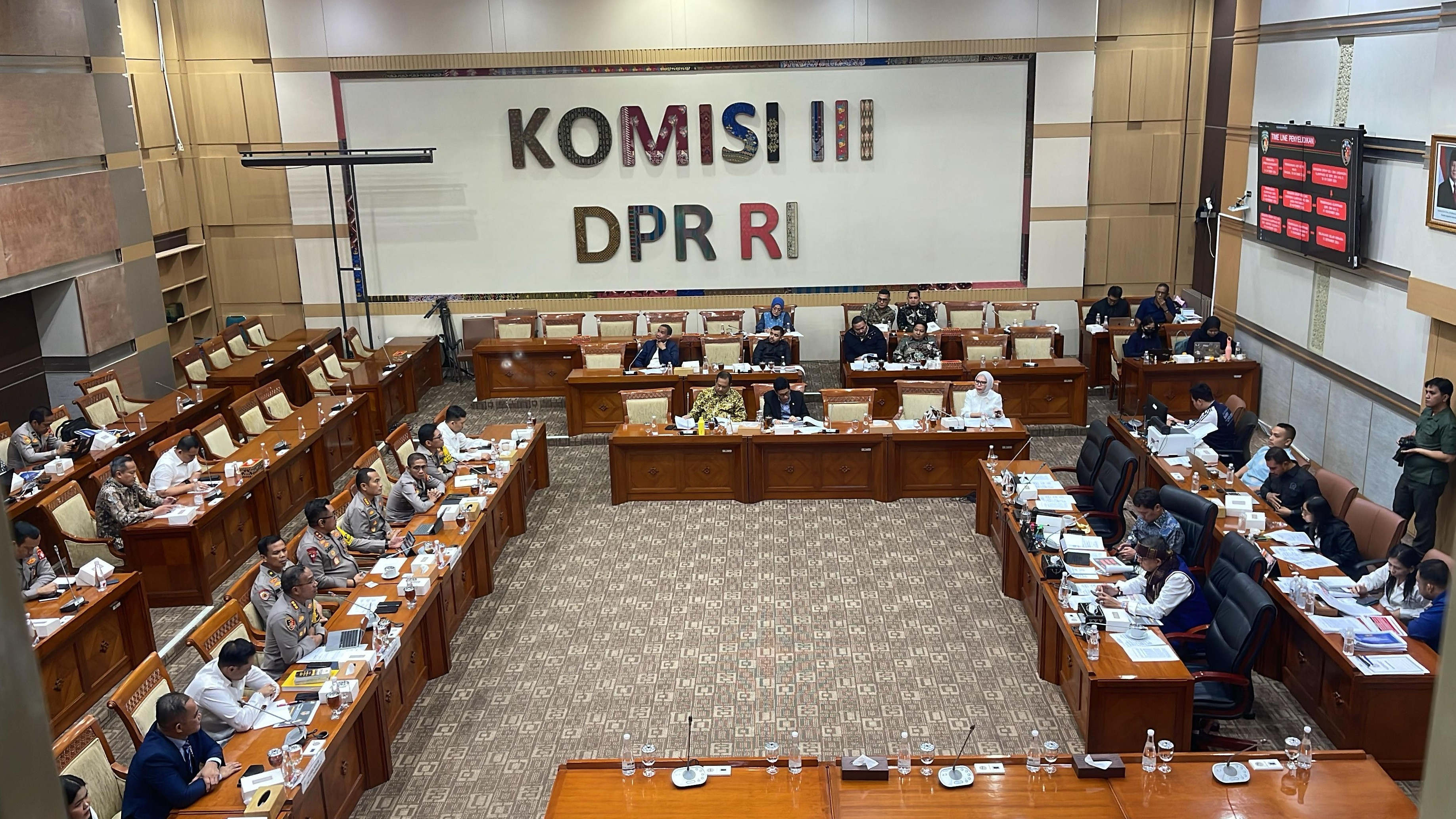 Rapat Komisi III DPR soal kasus penganiayaan oleh anak bos toko roti di Cakung digelar di Gedung DPR, Jakarta Timur, Selasa (17/12).