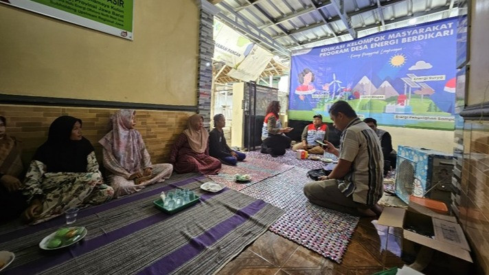 PT Pertamina (Persero), melalui PHE ONWJ telah memasang 12 modul panel surya di rumah produksi dan kemasan UMKM Gapoktan Pantai Barokah di Dusun Pasir Putih, Desa Sukajaya, Kec. Cilamaya Kulon, Kab. Karawang.