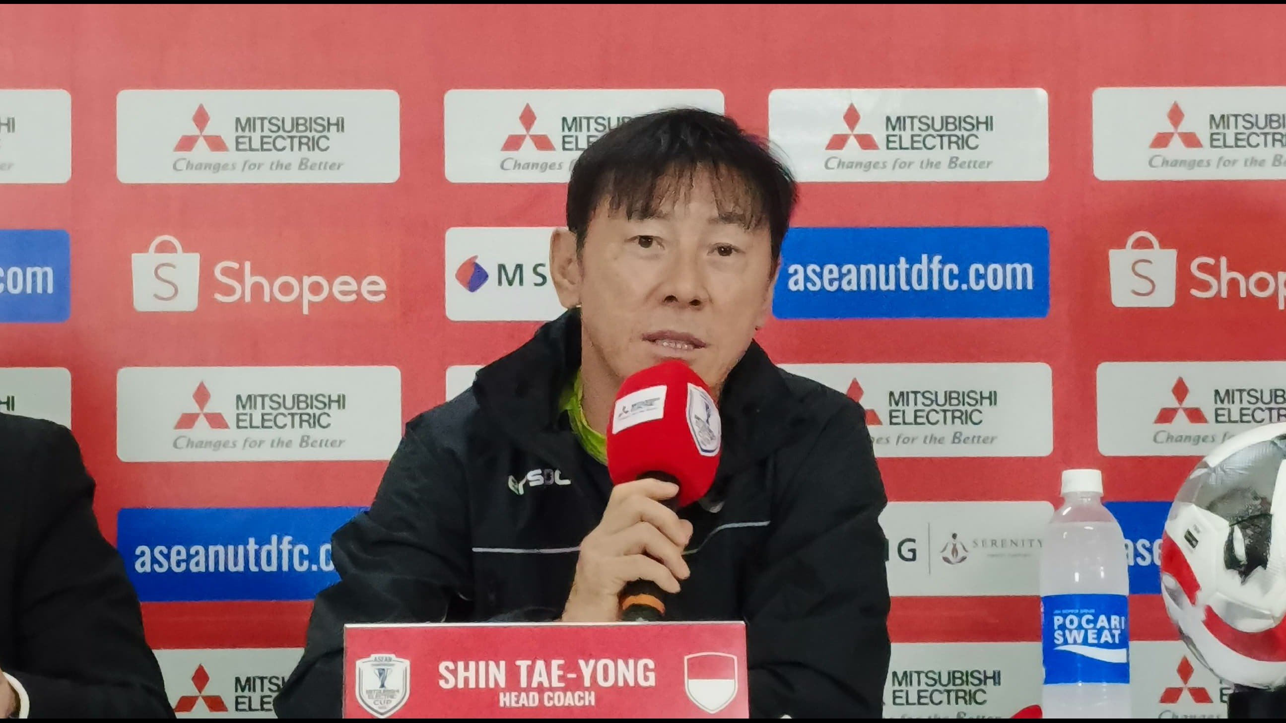 Pelatih Timnas Indonesia, Shin Tae-yong, dalam Sesi Konferensi Pers Jelang Laga Piala AFF 2024 Kontra Filipina