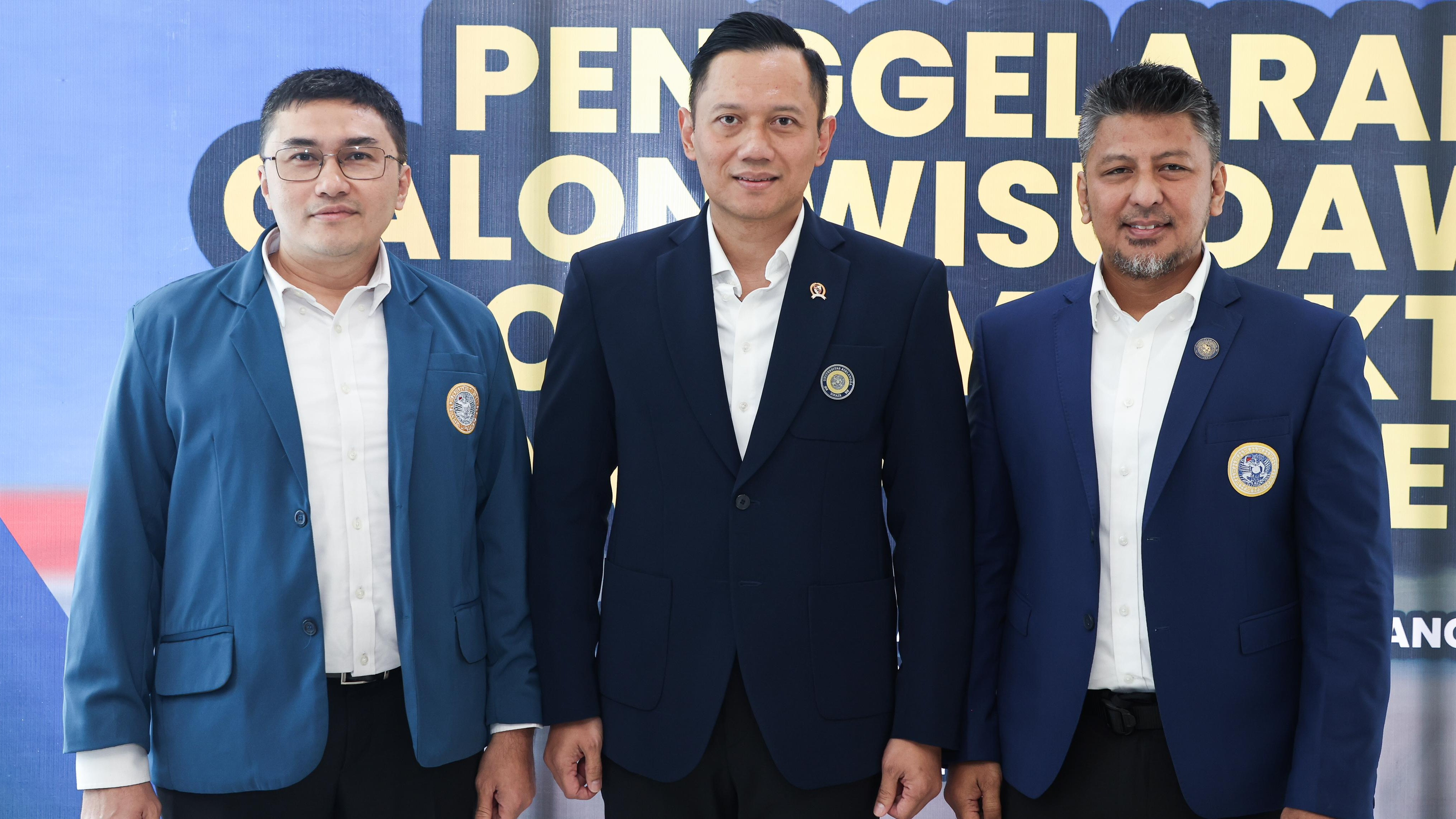 Ketua Umum Partai Demokrat Agus Harimurti Yudhoyono (AHY), Bendahara Umum DPP Partai Demokrat Renville Antonio, dan Kepala Badan Komunikasi Strategis/Koordinator Juru Bicara DPP Partai Demokrat Herzaky Mahendra Putra.