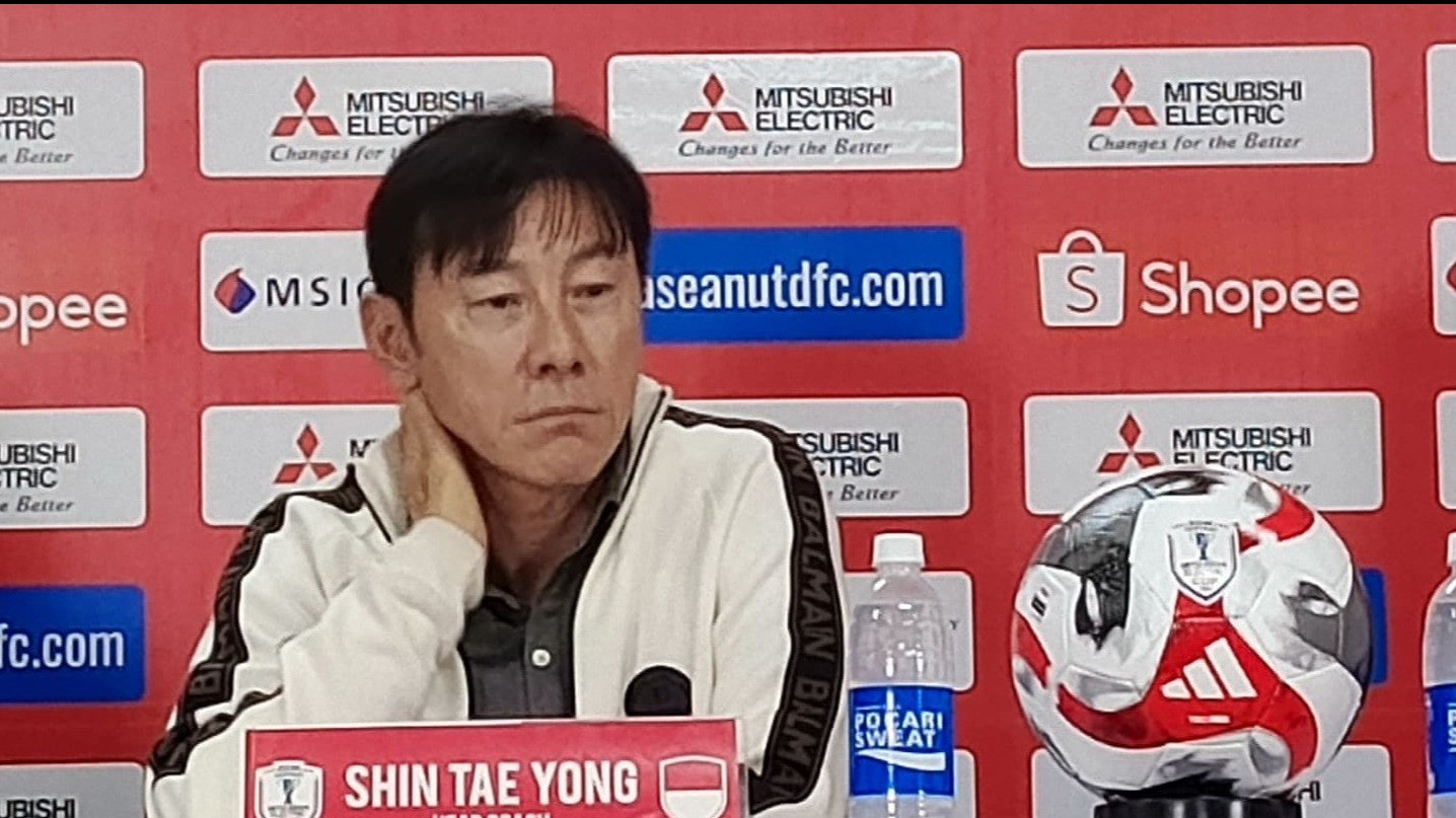 Pelatih Timnas Indonesia, Shin Tae-yong dalam konferensi pers Piala AFF 2024.