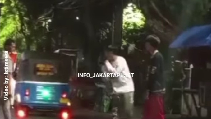 Perundungan terhadap orang berkebutuhan khusus oleh dua remaja di Jalan Tanah Tinggi XII, Tanah Tinggi, Johar Baru, Jakarta Pusat.