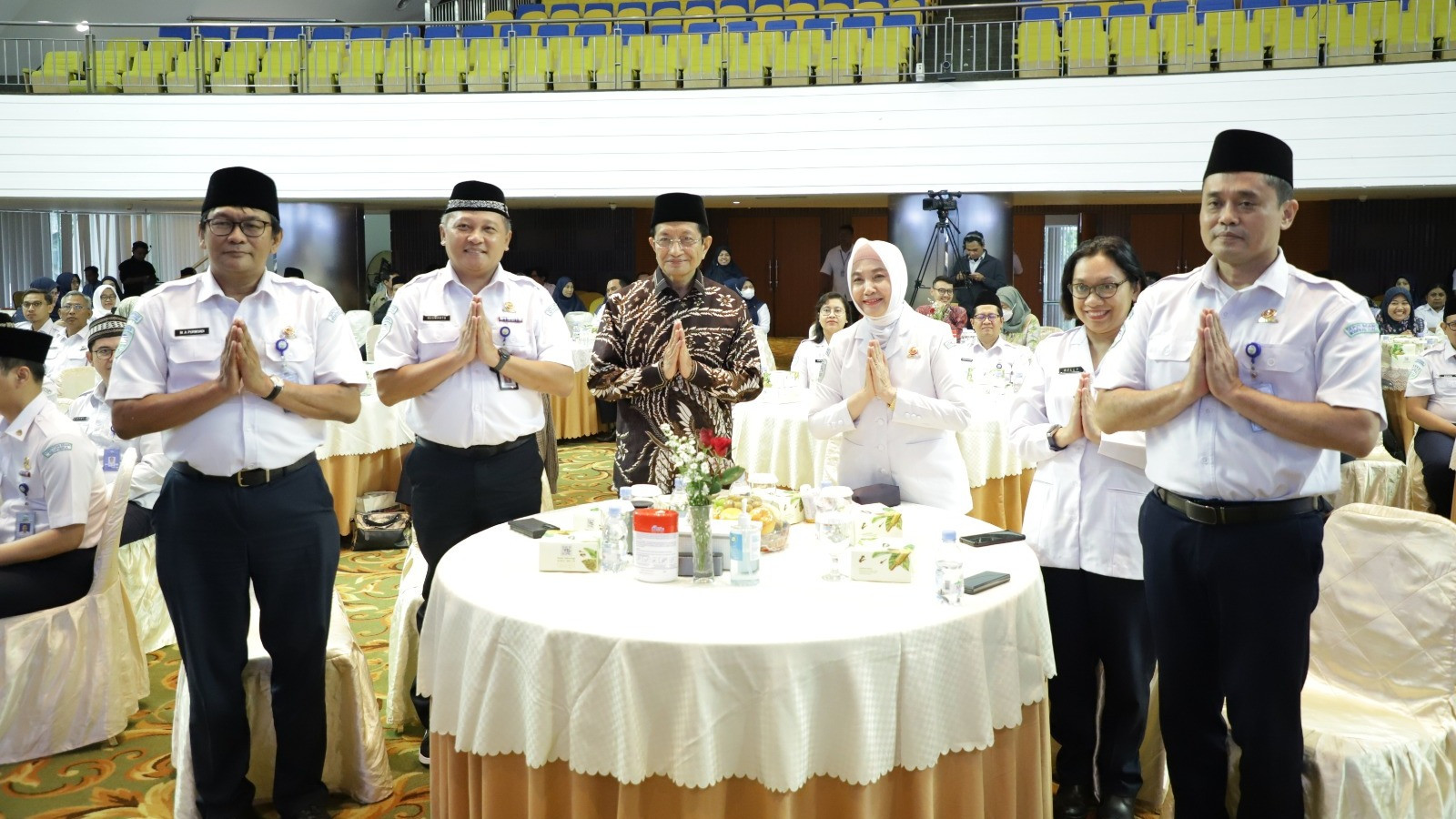 Menteri Agama (Menag) Nasaruddin Umar saat hadir di acara doa bersama akhir 2024 di Auditorium BMKG