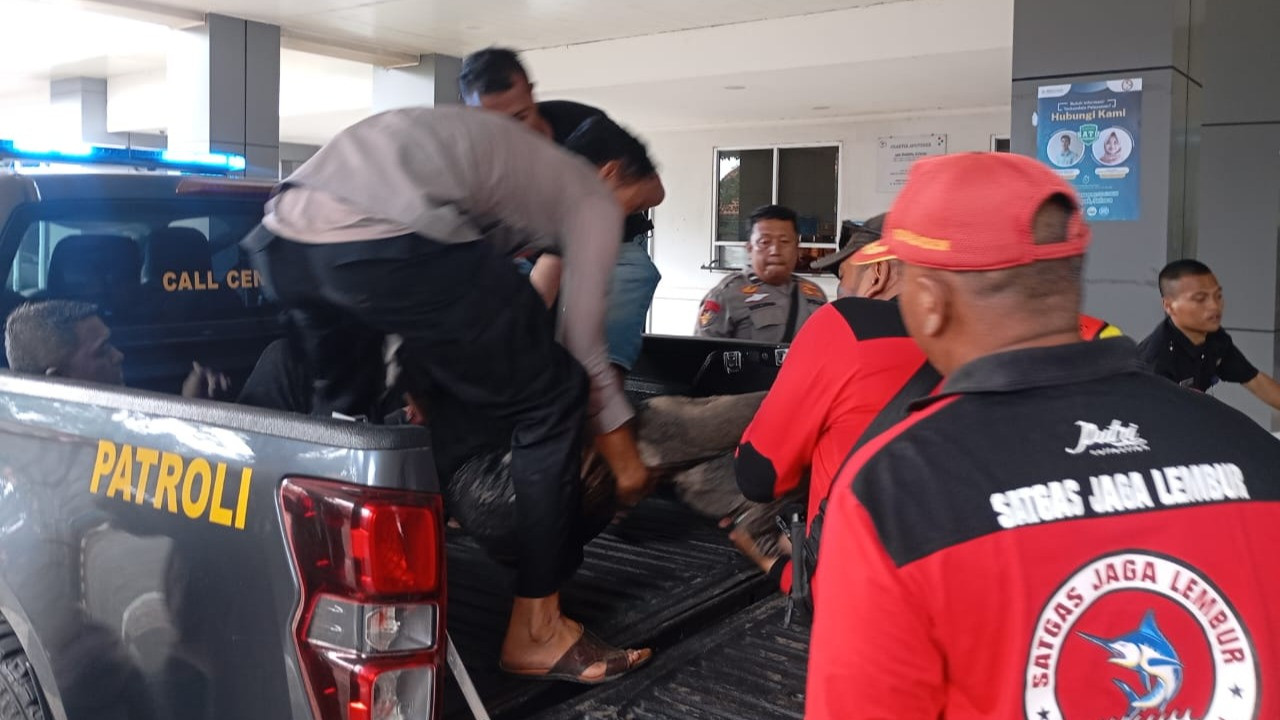 Seorang anggota Polsek Pagerageung Polres Tasikmalaya Kota, Bripka Andithya Munartono, meninggal dunia saat berupaya menyelamatkan seorang wisatawan yang hampir tenggelam di Pantai Barat Pangandaran.