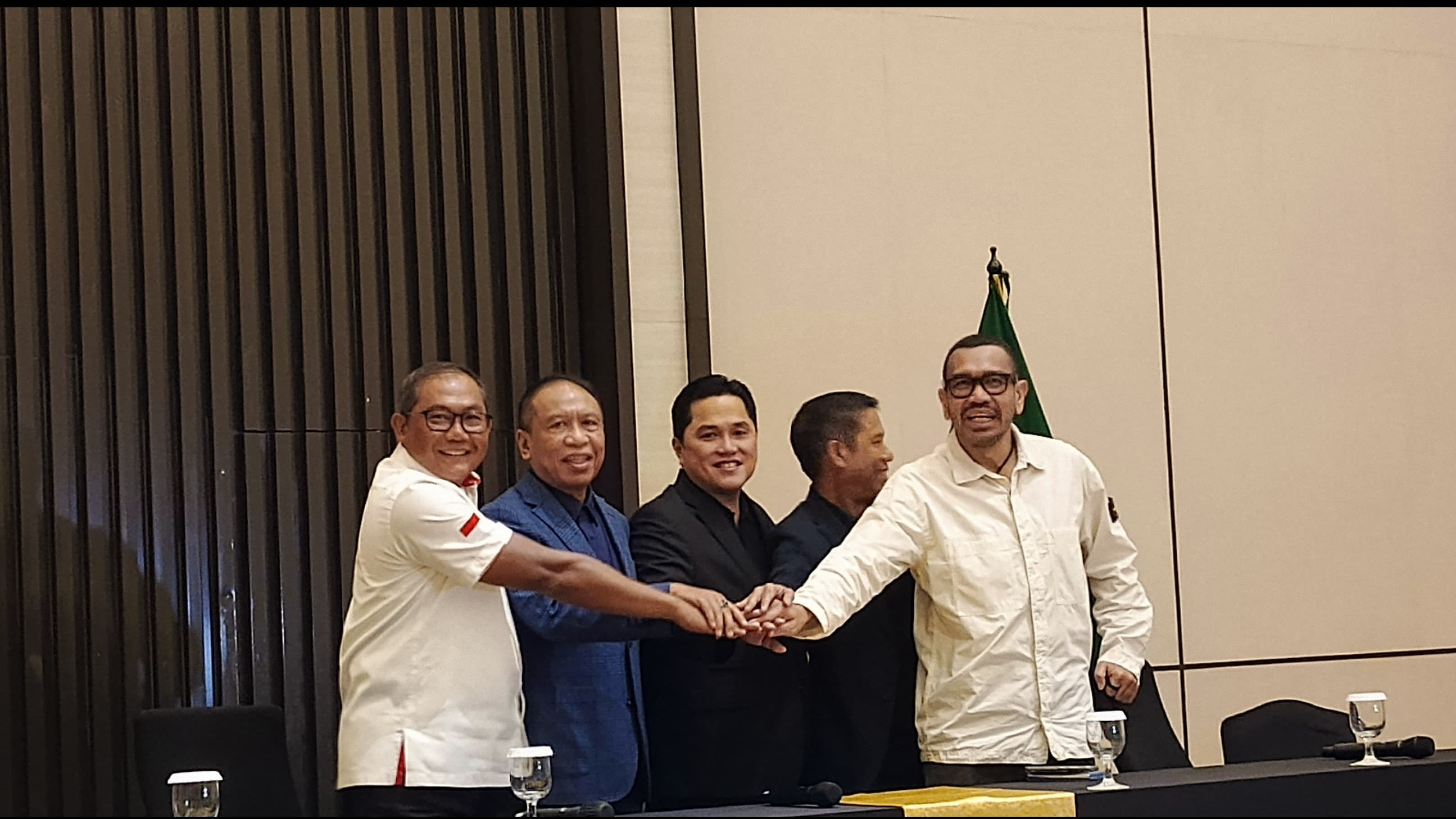 Ketua Umum PSSI, Erick Thohir dalam Konferensi Pers di Menara Danareksa, Jakarta Pusat