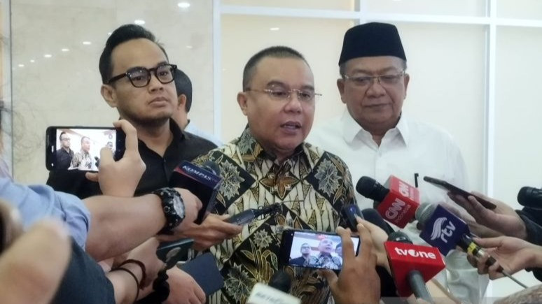 Wakil Ketua DPR RI Sufmi Dasco Ahmad di kompleks parlemen, Senayan, Jakarta, Selasa (7/1/2025).