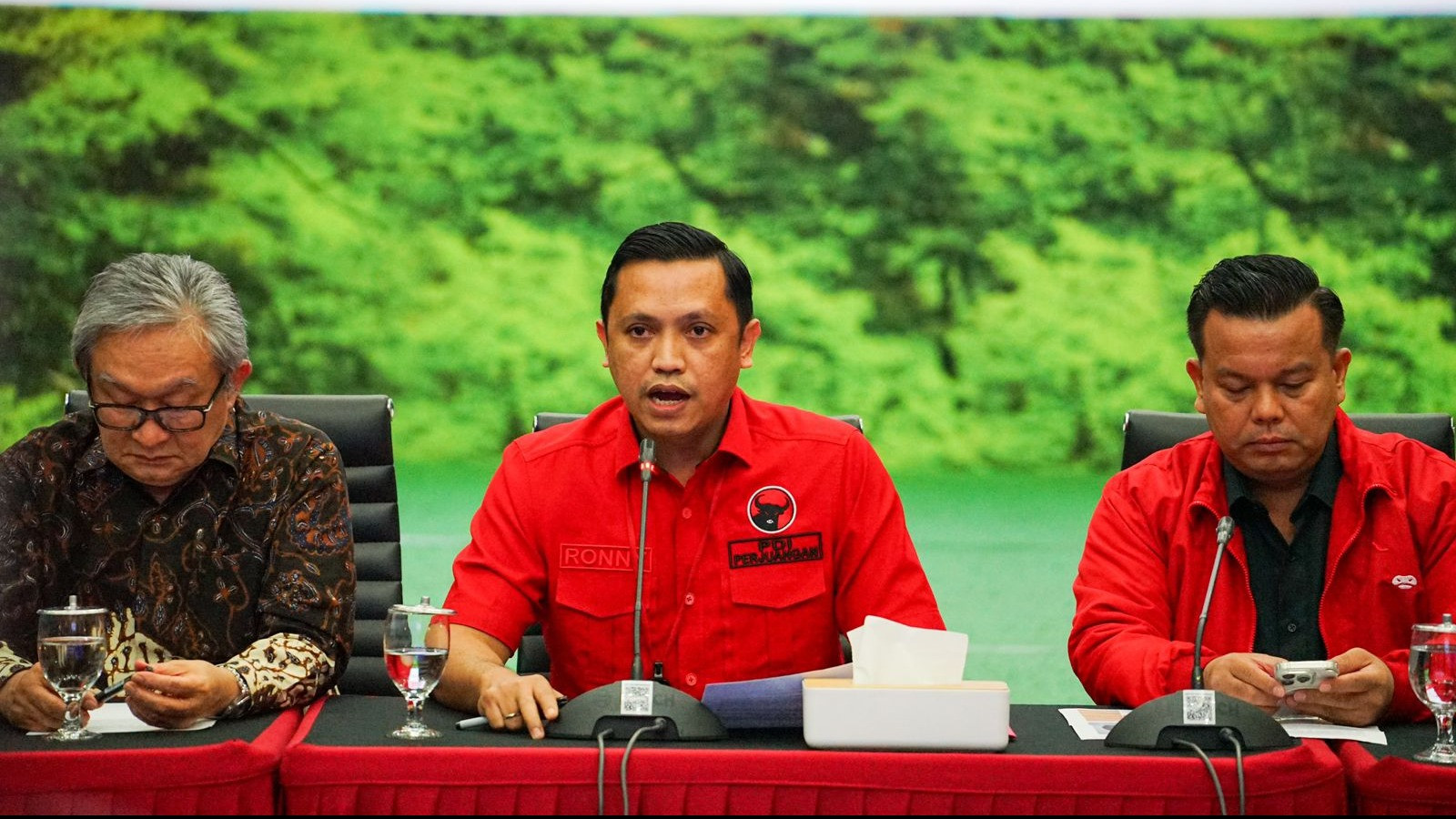 Ketua DPP PDIP Ronny Talapessy di Kantor DPP PDIP, Jakarta Pusat, Kamis (9/1/2025).