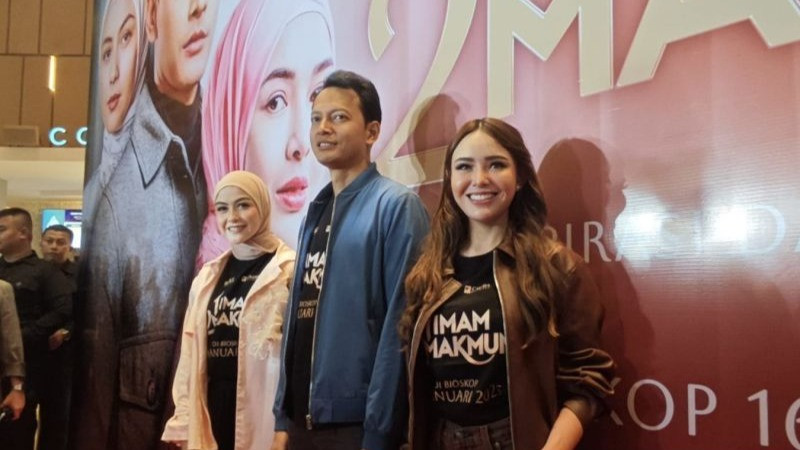 Aktris Amanda Manopo dan dua pemeran Film 1 Imam 2 Makmum dalam konferensi pers di Jakarta Selatan