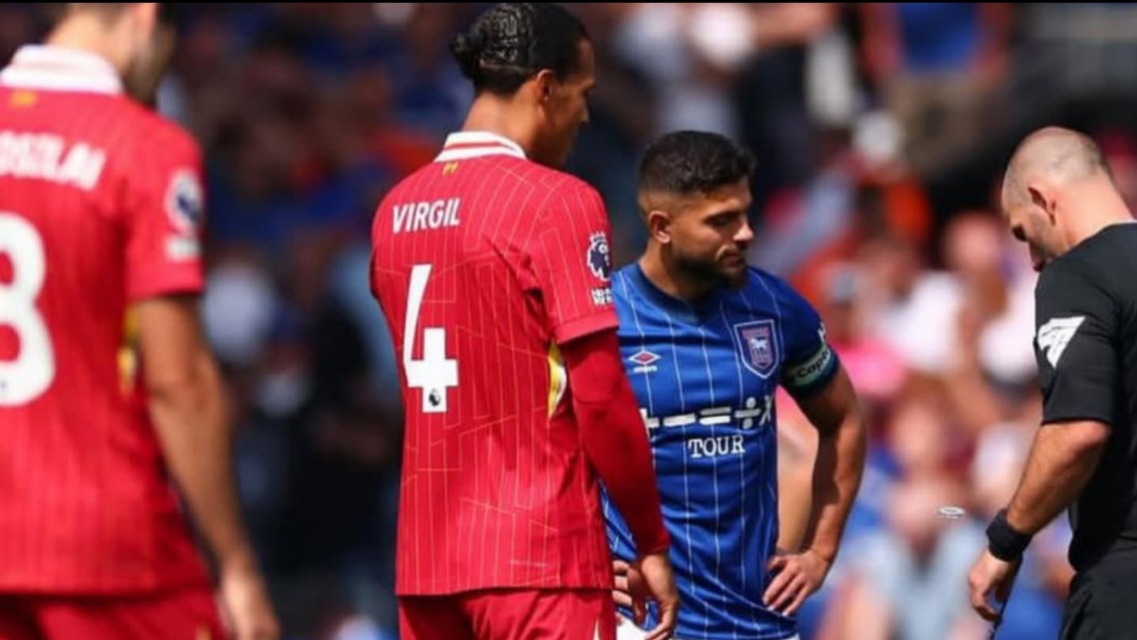 Kapten Ipswich Town, Sam Morsy & Kapten Liverpool FC, Virgil Van Dijk