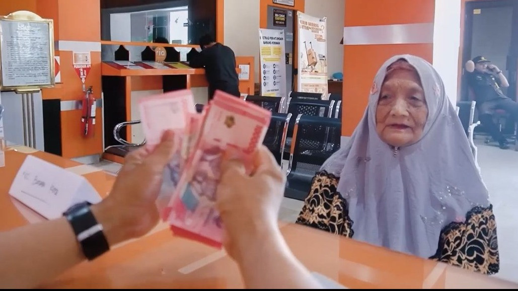 PT Pos Indonesia (Persero) kembali mendapat amanah dari pemerintah untuk menyalurkan bantuan sosial (bansos) sembako dan Program Keluarga Harapan (PKH) pada 2025.