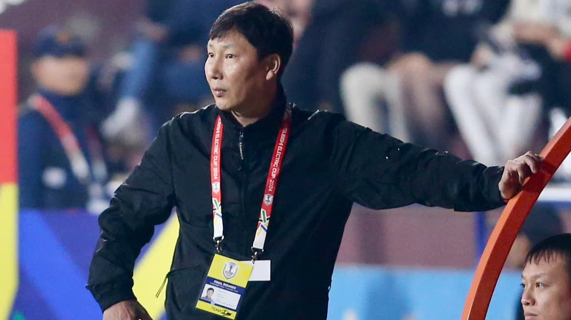 Pelatih Timnas Vietnam, Kim Sang-sik dipusingkan dengan cedera parah Nguyen Xuan Son